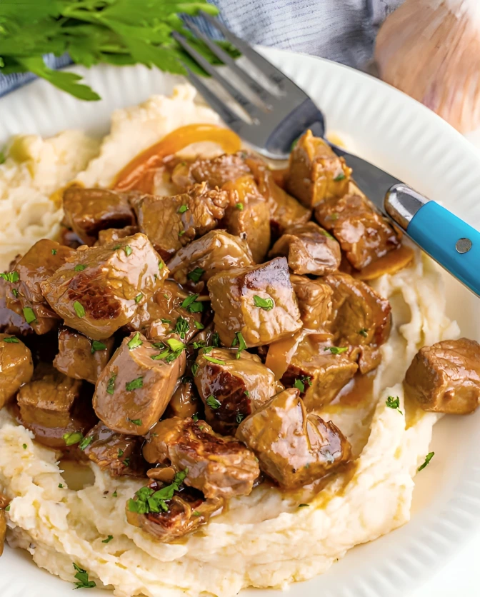 Slow Cooker Garlic Butter Steak & Potatoes: Delicious Recipe Ideas for Dinner!